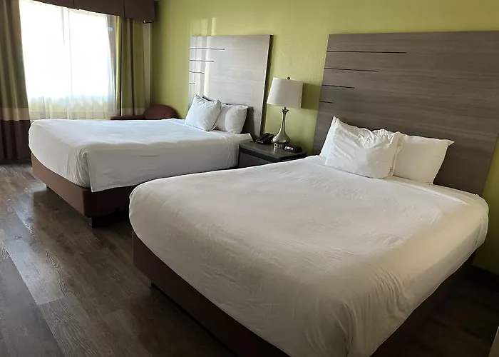Solara Inn And Suites